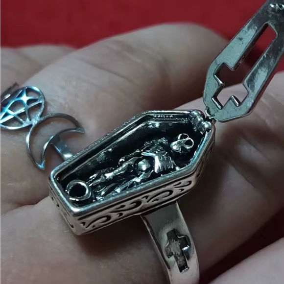 Halloween Vintage Silver Gothic Coffin Ring vampire skull - Picture 3 of 14